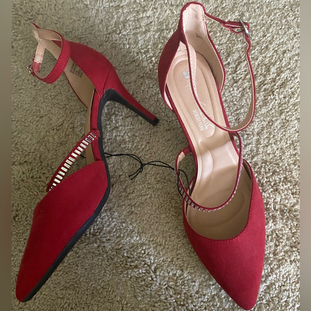 Red Gloria Vanderbilt Geneva Ankle Strap Shoe, Sz 10M